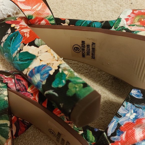 Sexy Floral Platform Ankle Strap Heels - Picture 5 of 7